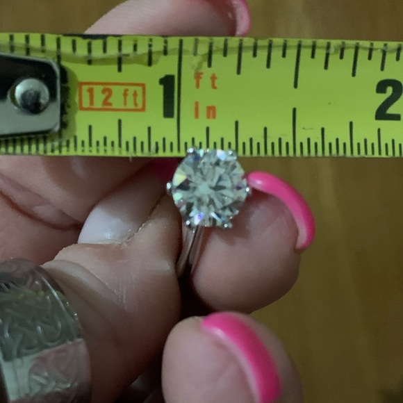 Brilliant white 2 cttw moissanite solitaire ring - Picture 16 of 16